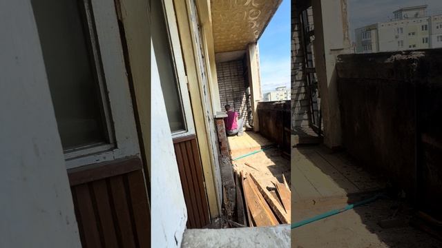 Демонтаж старого деревянного пола на Лоджи , работа своими силами и руками 😌🙌😁😼 смотреть онлайн