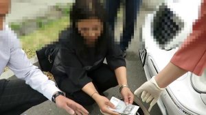 Задержание сотрудницы Центра образования при получении взятки