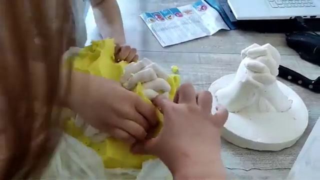 Как мы слепки рук делали! смотреть онлайн