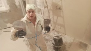 Выравнивание стены, набрасывание штукатурки