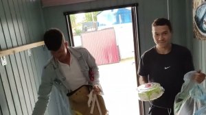 Жизнь в деревне 🏡 // приехал Дима с другом // мы на гору //