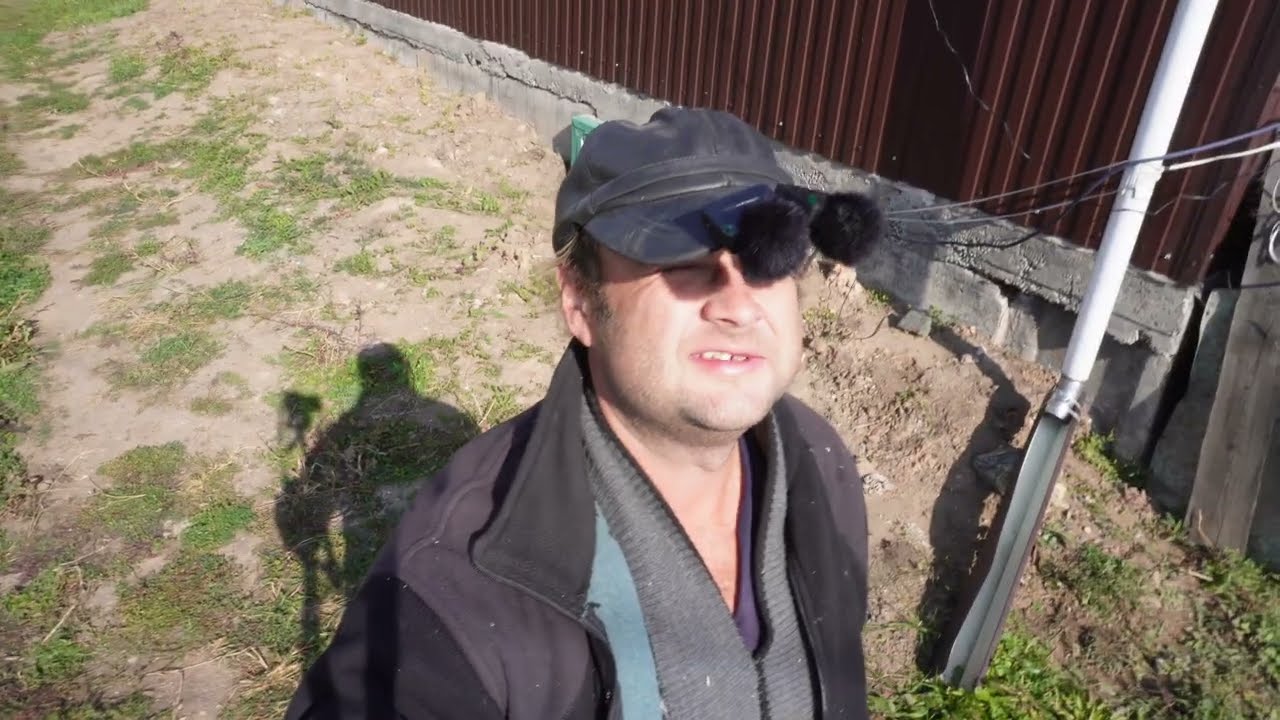 Тружусь на участке ели ползая по огороду Стройка ПОДВАЛ ИЛЬИЧА смотреть онлайн