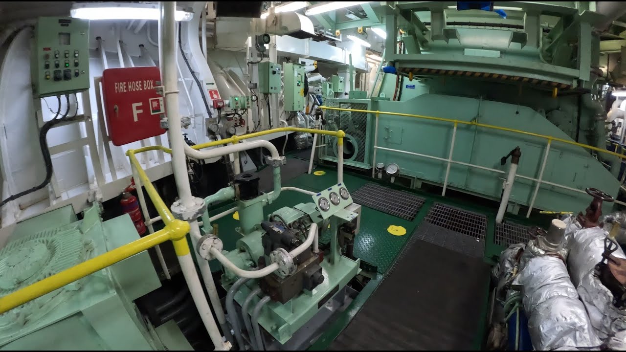 Engine Room: ready for departure / Подготовка машины к отходу на контейнеровозе смотреть онлайн