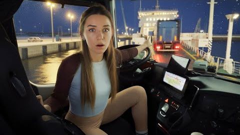 Впервые в жизни женщина отправила свой автомобиль через паром. Милая дальнобойщица