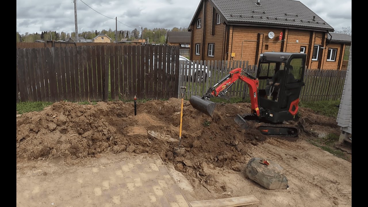 Мини экскаватор в работе Leite 1012 (Двигатель Kubota)