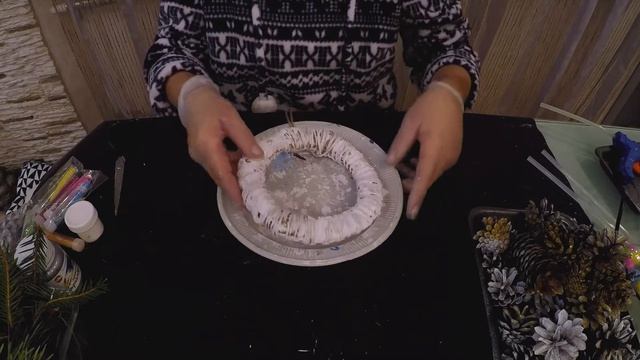 НОВОГОДНИЙ ВЕНОК ИЗ ШИШЕК смотреть онлайн