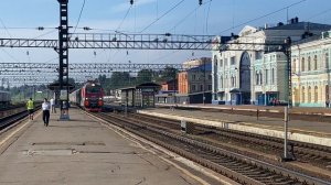Электровоз ЭП1П-023 с поездом №321 прибывает на станцию Иркутск-Пассажирский