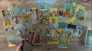 Любовный треугольник. Кого он выберет МЕНЯ или ЖЕНУ? Таро расклад.