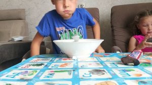 ем домашние пельмени.
