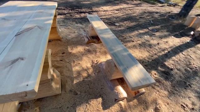 Рубленный стол с двумя лавочками из сосны/Цена 30000 рублей