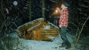 ЖИВУ В ЗЕМЛЯНКЕ. ТРИ ДНЯ ОДИН В ЛЕСУ .  УКРЫВАЮСЬ ОТ НЕПОГОДЫ В ДОМЕ ПОД ЗЕМЛЕЙ