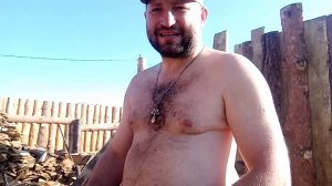Строим козлятник.. Какая стройка без падения😆.. Купили козу!