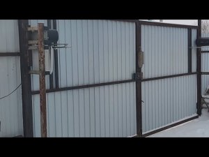 Автоматика рычажного типа для распашных ворот на 180 градусов. Все в одном ролике.