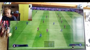 СТАЛ футболистом на 24 ЧАСА играю В фифу 18