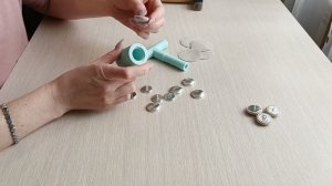 Обтяжка пуговиц для каретной стяжки без пресса.