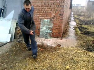 Испытание пулестойкого стекла