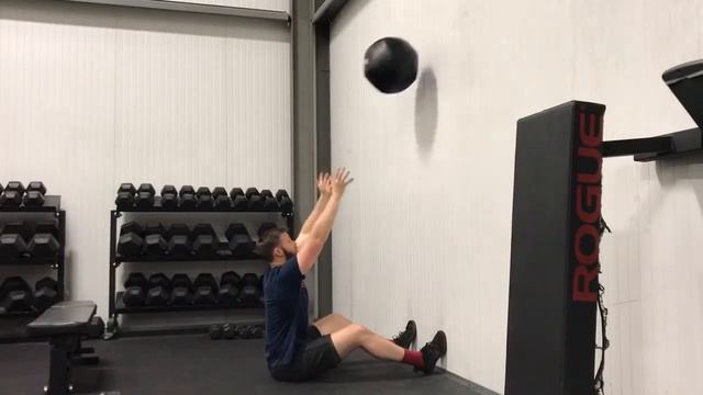 Seated Wall Ball Вертикальные броски МБ в стену сидя смотреть онлайн