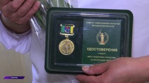 Знак общественного признания «Мать защитника Отечества. За воспитание героя» вручили в Палатке