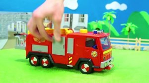 Пожарная Машина качает воду! 🚒🔥 Пожарные спасают игрушечный город Видео детям