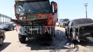 Отказ тормозов у самосвала привёл к массовому ДТП в Ольгине — пострадало 19 автомобилей