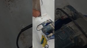 Установка акриловой раковины без кронштейнов над стиральной машиной.