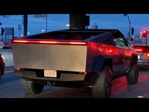 TESLA CYBERTRUCK на дорогах Москвы. Как тебе такое, Илон Маск?