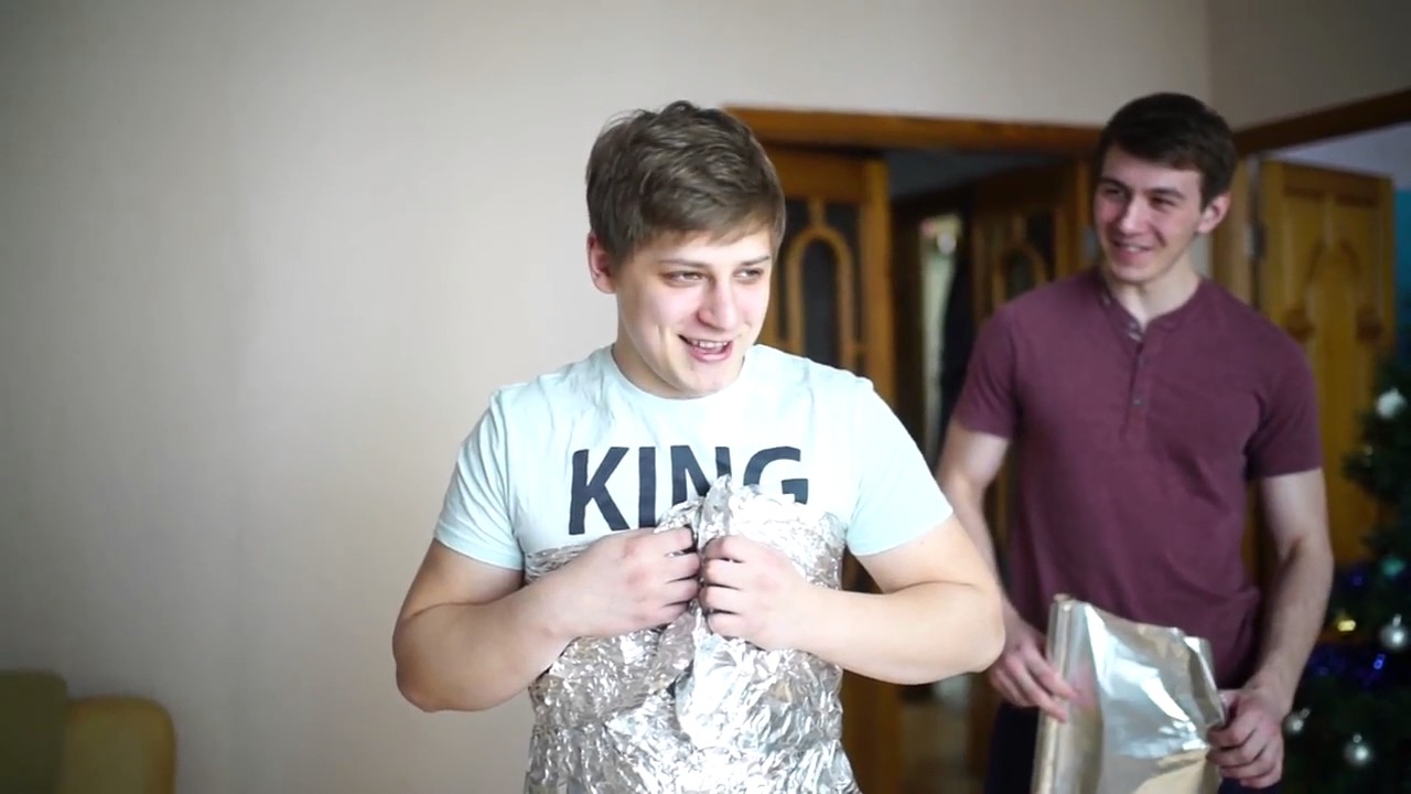 ЧЕЛОВЕК ИЗ ФОЛЬГИ! 1000 СЛОЕВ :D смотреть онлайн