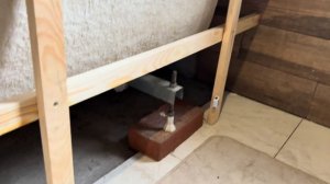 Сделала экран под ванну своими руками из жалюзийных деревянных дверей.