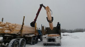 Погрузка бруса манипулятором компании Дом Мечты