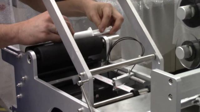 Нанесение этикетки на шприцы смотреть онлайн