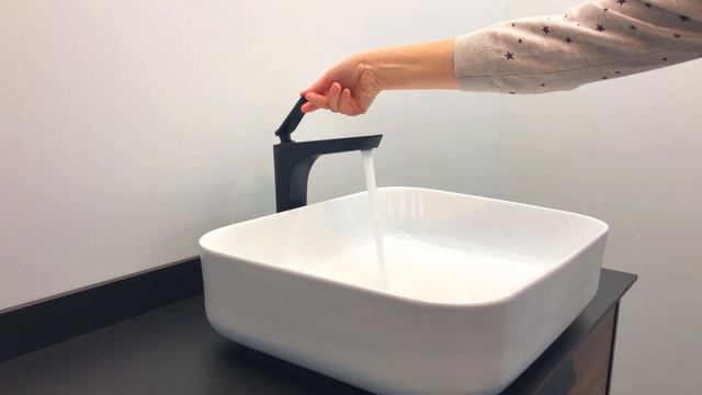 Черный матовый смеситель для отдельностоящих раковин Comforty FC088B-CMT смотреть онлайн