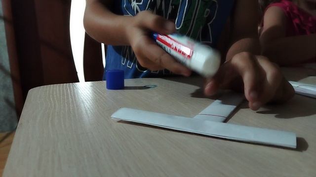 делаю бумажный бумеранг. смотреть онлайн