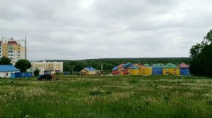 Любовалась работой этих косилок - почти под корень вычищают траву