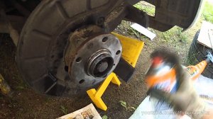 Замена тормозных колодок и дисков Jetta 6 1.6 (280мм) - Front brake kit replacement