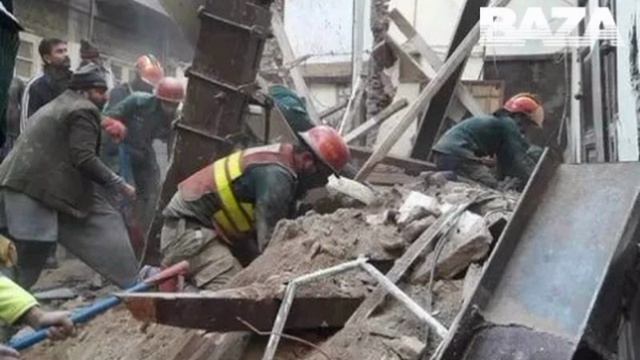 14 детей погибли при обрушении крыши учебного центра в Пакистане. смотреть онлайн