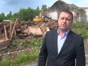 Снос дома в микрорайоне кирпичного завода.