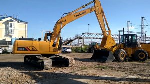 Осмотр и тестирование экскаватора оператором. LiuGong CLG 920D