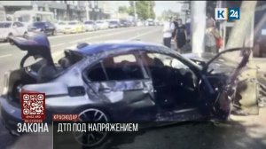 Женщина на BMW вылетела на тротуар и снесла два столба ЛЭП в Краснодаре