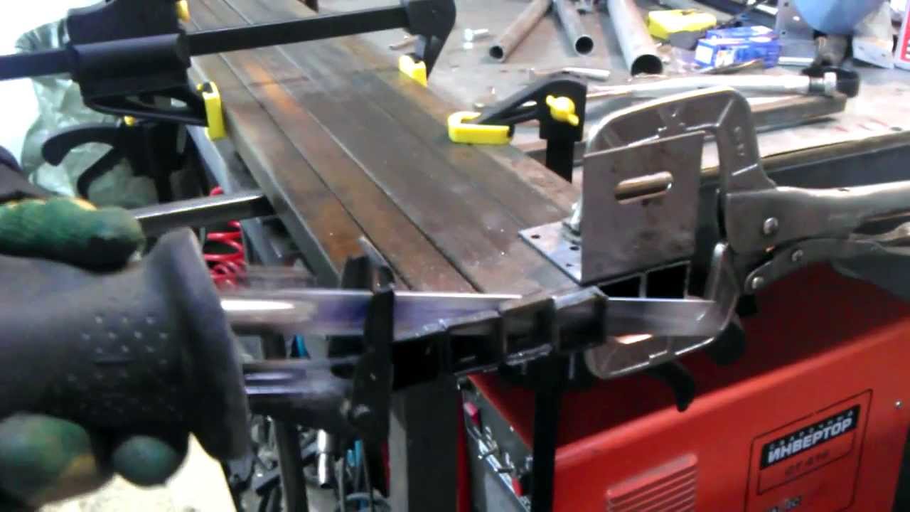 Работа сабельной пилой Bosch PSA 700 E смотреть онлайн