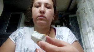 Кушаю мокрый мел слойка.