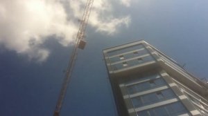 Подъем воды при помощи башенного крана