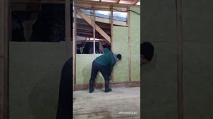 Утепляю внутреннюю перегородку гаража...