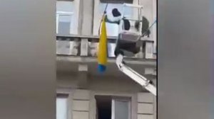 В Болгарии начали массово заменять украинские флаги на свои — местным надоела сине-жёлтая символика