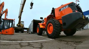 Работа на кране  - выгрузка погрузчика