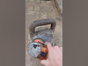 Зачистка старой гири . Old kettleber .