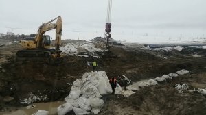 автокран работа у котлована
