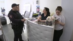 ДИКИЕ ПРОДАВЦЫ КИДАЮТСЯ / ПОЛИЦИЯ ЖЕСТКО ПОСТАВИЛА НА МЕСТО ПРОДАВЦА 😱 / Треш-обзор салона красоты