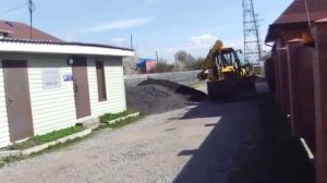 Погрузка самосвала Камаз погрузчиком JCB 3CX - аренда трактора в Калининграде