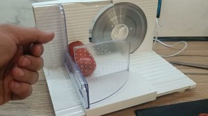 режем копчёную колбасу слайсером Atvel Easycut sr1 ломтерез