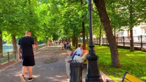 Жаркая летняя прогулка по Патриаршим прудам 🔥 Роскошь девушки и солнце